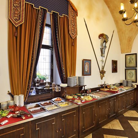 Hotel Ruze Cesky Krumlov Exterior photo The buffet at the restaurant