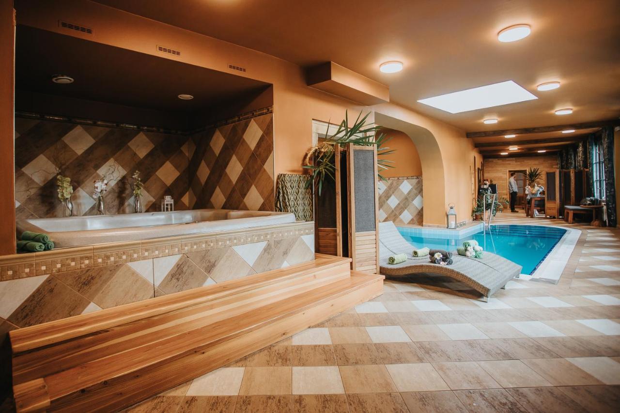 Hotel Ruze Cesky Krumlov Exterior photo Spa center