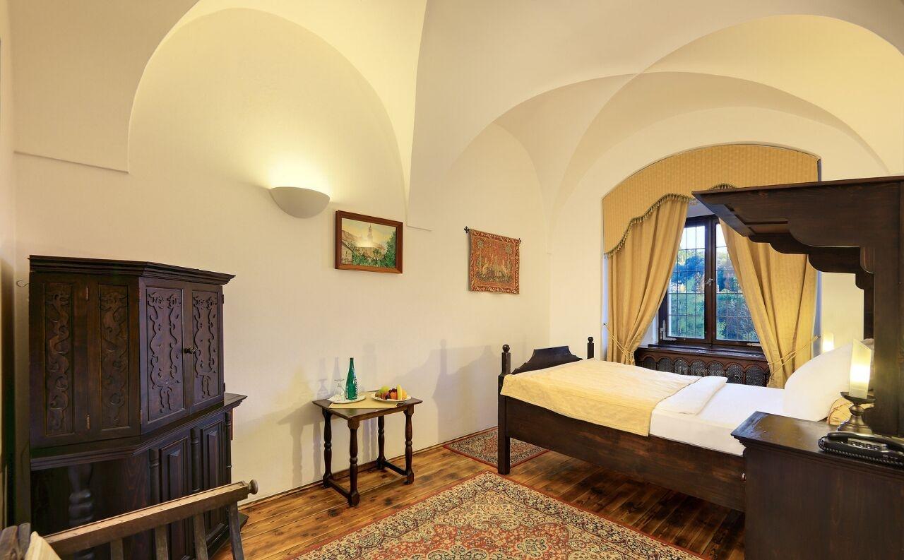 Hotel Ruze Cesky Krumlov Exterior photo The room of the castle where the treaty was signed
